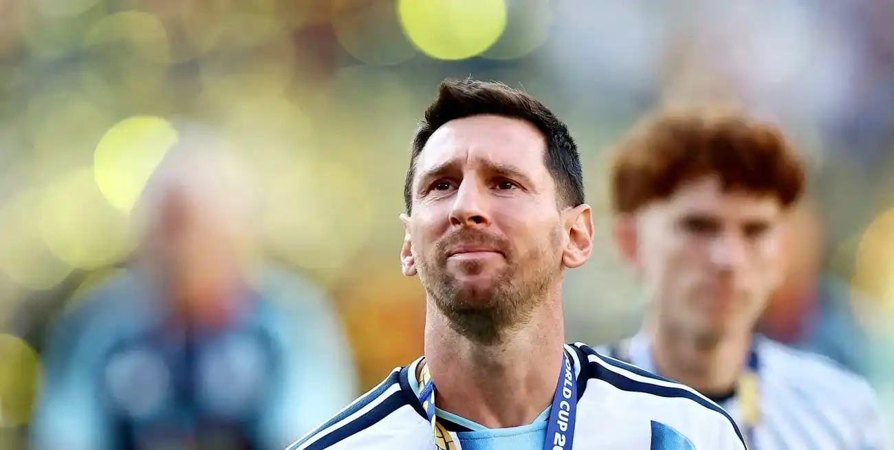 El emotivo llanto de Messi tras la final: el capitán se quebró al recibir la medalla de subcampeón. Foto: Reuters