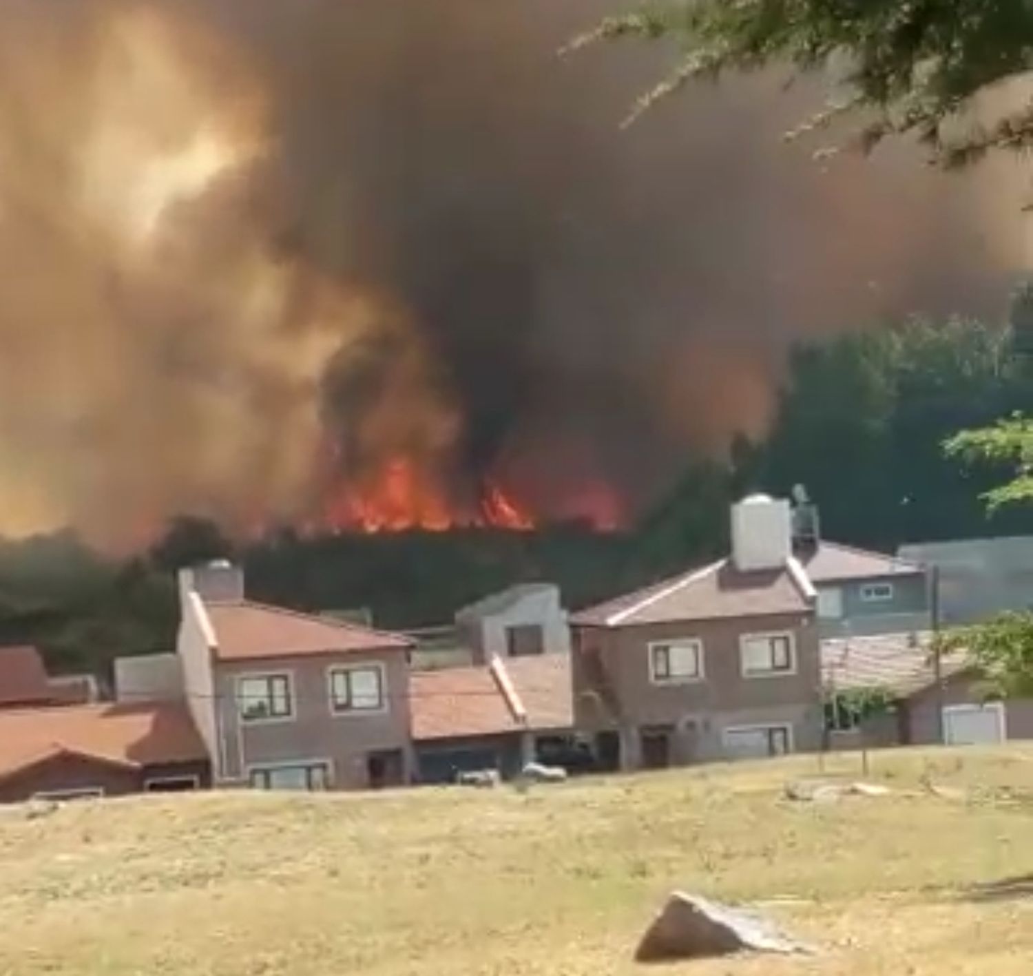 Varios focos de incendio activos en diferentes puntos de la ciudad