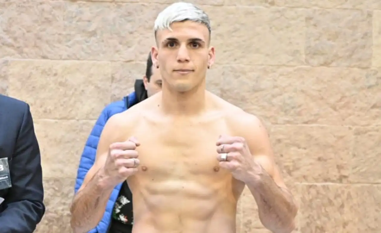 Leonel Ávila en el pesaje.
