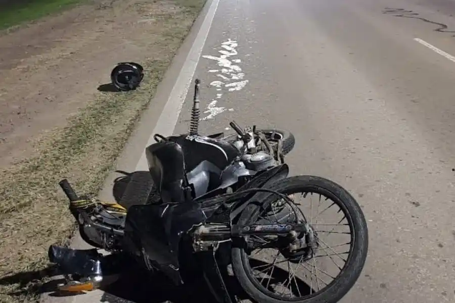 Fallece un menor de edad que manejaba una moto involucrada en un accidente 