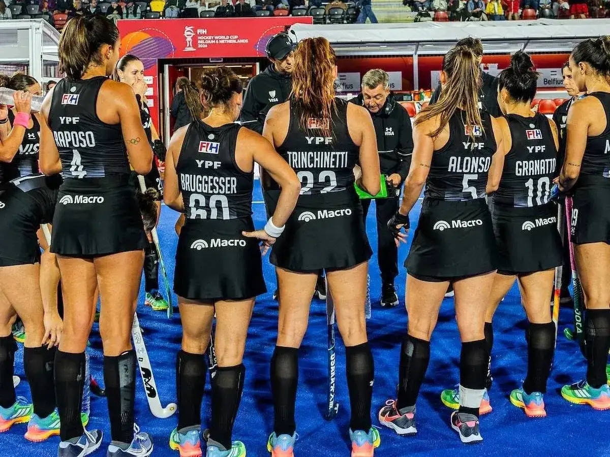 Las Leonas, con Bruggesser, jugarán en semifinales con Australia.