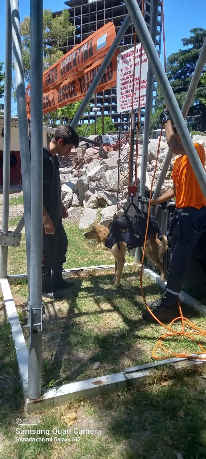 Gaston y Bautista Velazquez con la Unidad k9