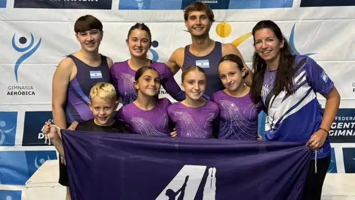 La delegación de Actitud Acro, con su profesora Laura Cerdá a la cabeza