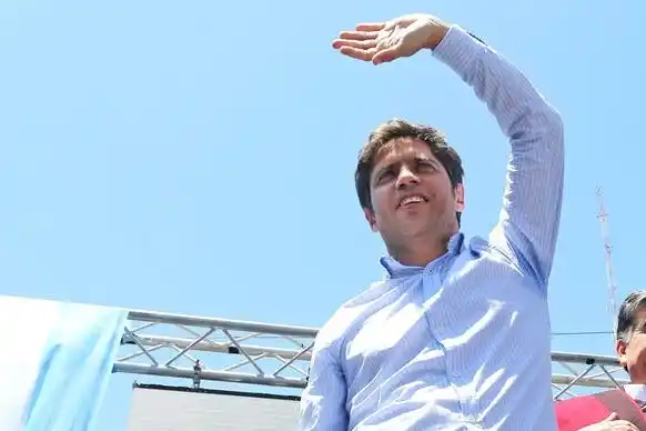 Axel Kicillof visita la planta de Dánica que reactivó su producción tras el cierre y los despidos en Lomas de Zamora 