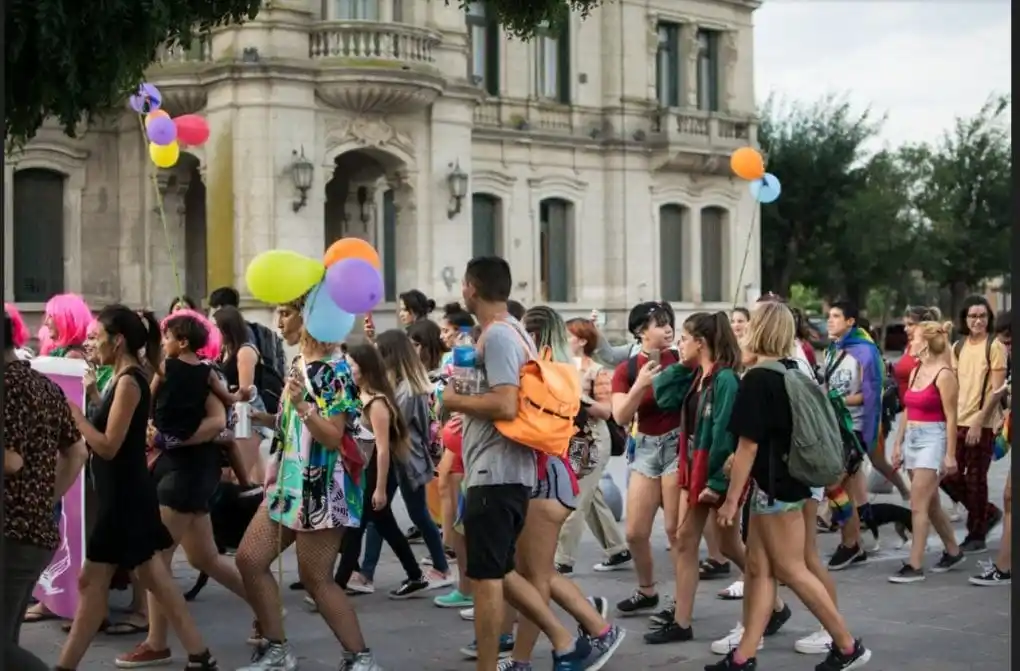 Quinta marcha del Orgullo LGBTQIA+ en la plaza San Martín