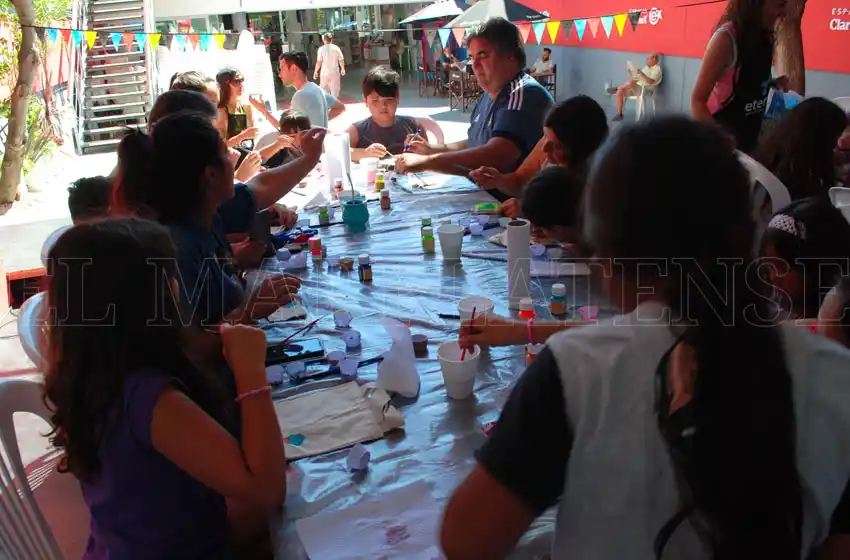 Pintura en familia en Espacio Clarín