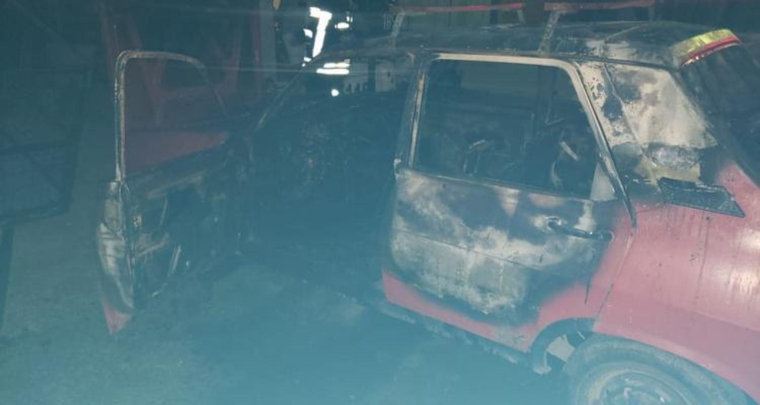 Se incendiaron dos vehículos en la mañana del domingo