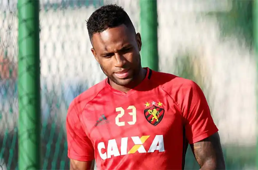 Reinaldo Lenis, negociación en punto muerto