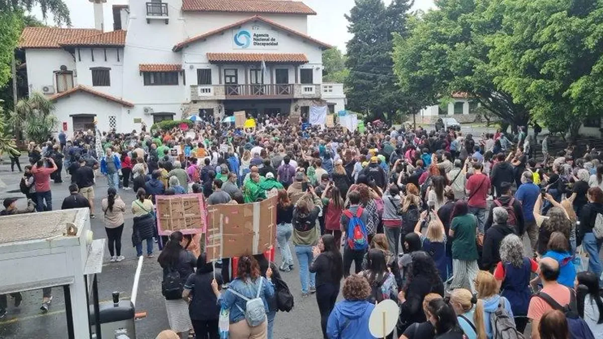 Manifestación frente a la ANDIS