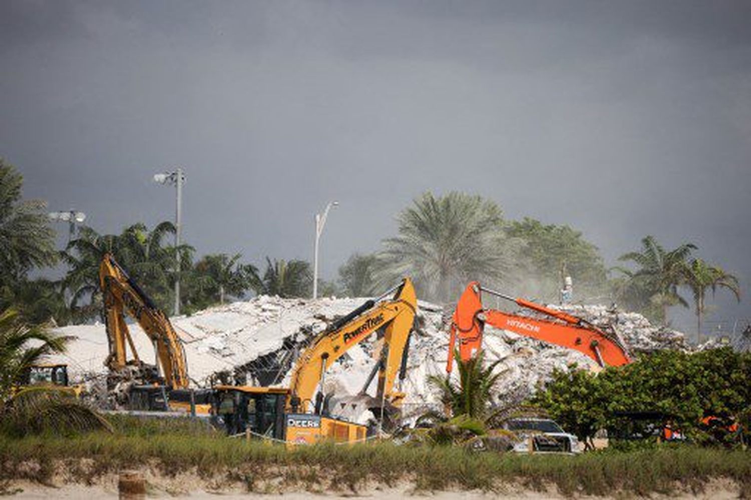 DERRUMBE EN MIAMI: hallan cuerpos de 3 familiares de primera dama paraguaya