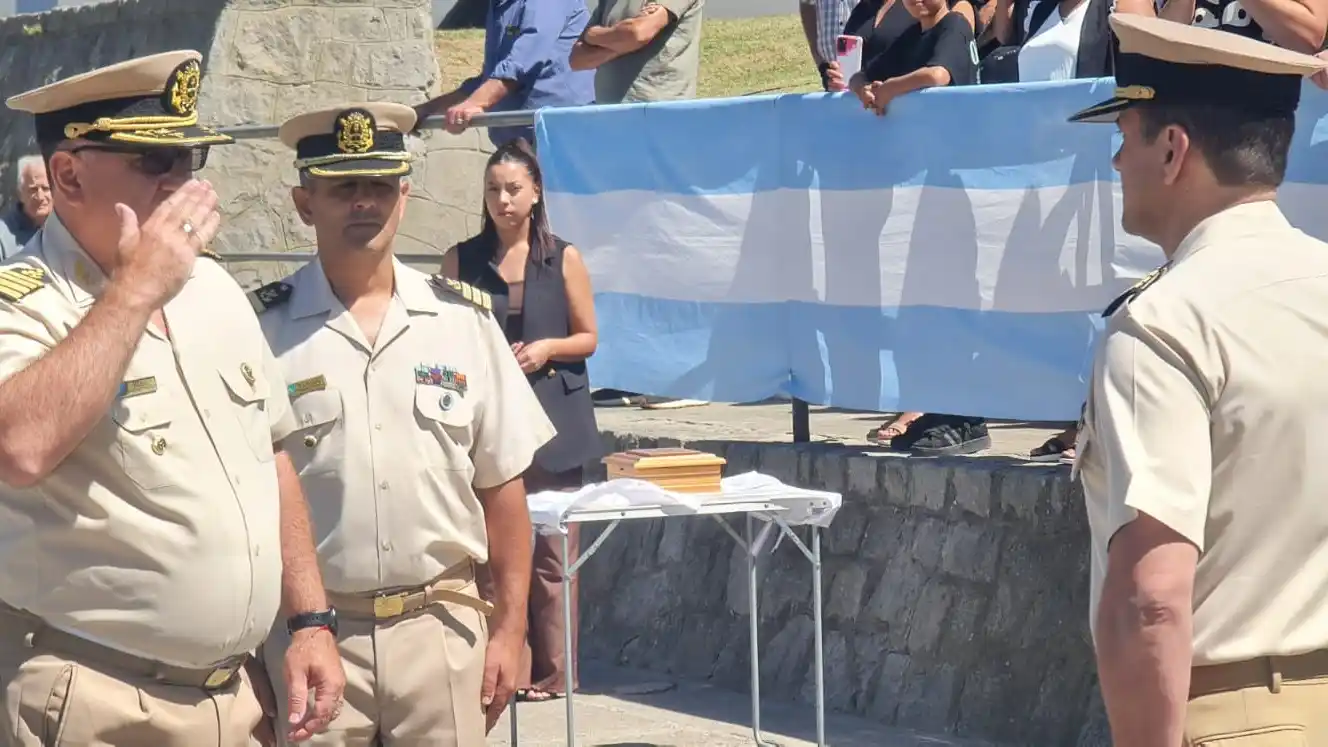 En funciones. Puso el prefecto mayor Claudio Omar Miceli al prefecto principal Luis Emilio Gómez, como nuevo Jefe de la Prefectura de Puerto Quequén
