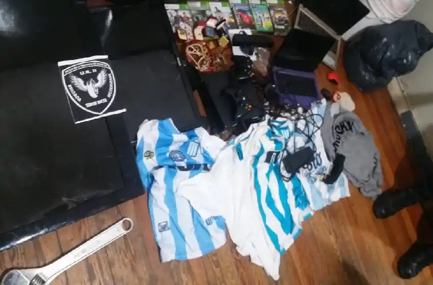 Detenidos tras robo, persecución y choque