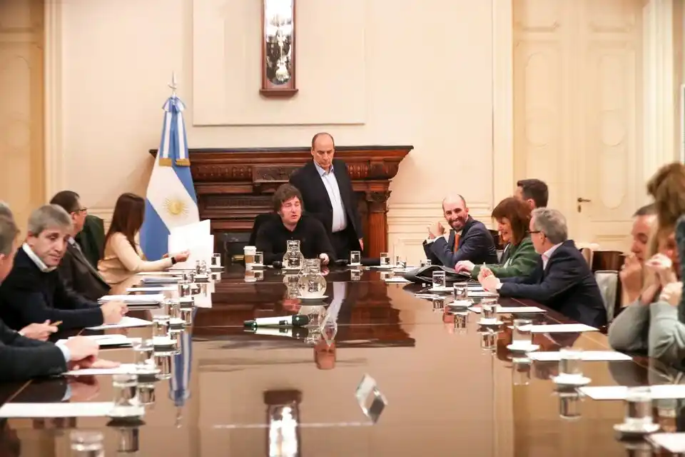 Milei salió a ratificar a Caputo y a tratar de calmar la interna en Economía