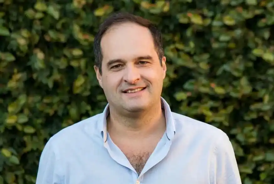 El ministro Santiago Maggiotti se reúne con la intendenta Verónica Berisso.