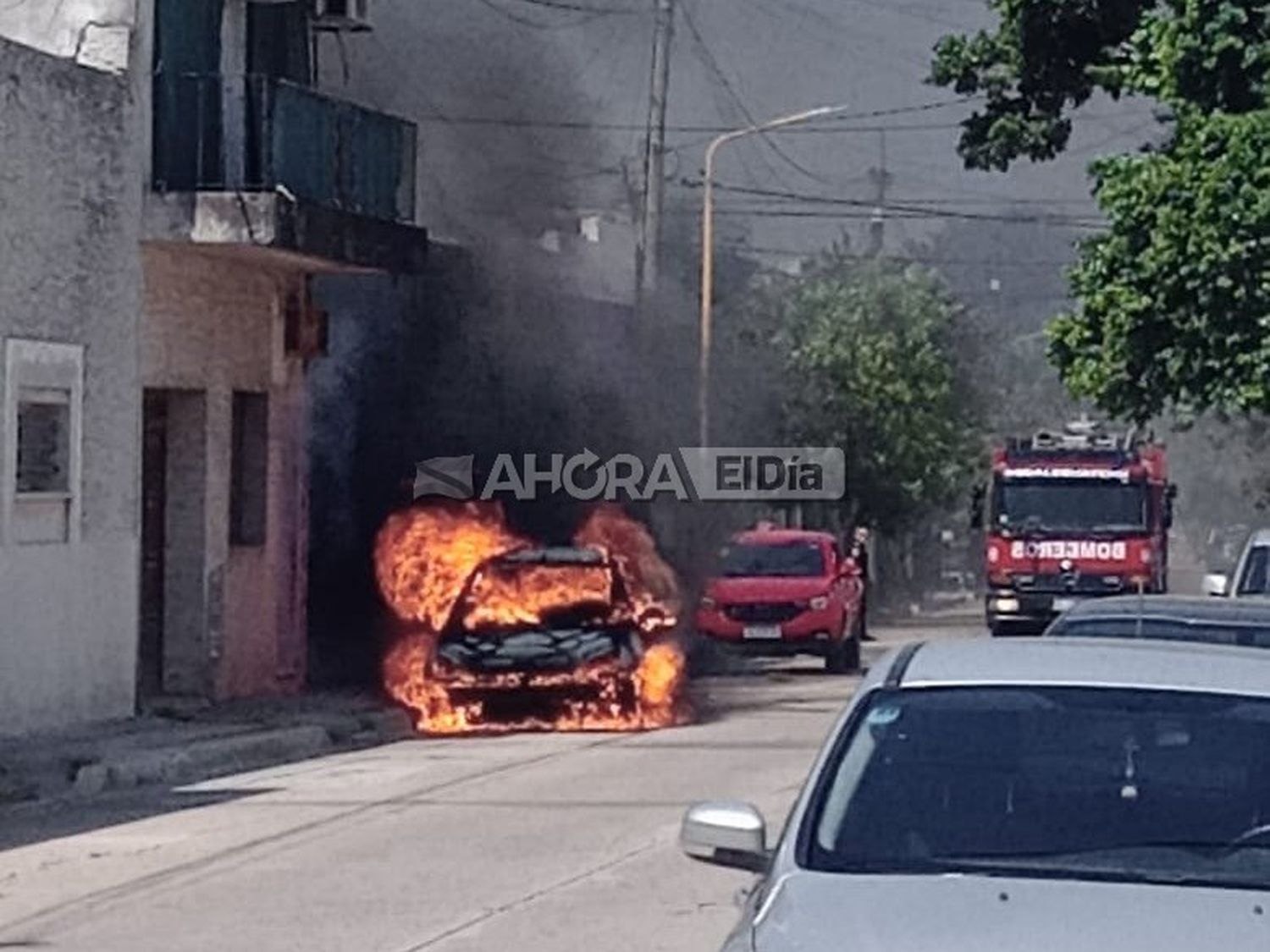 Se incendió un auto en pleno centro de la ciudad