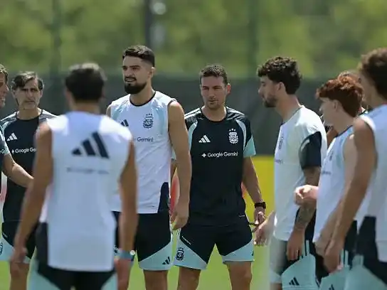 Scaloni piensa en alternativas con el primer puesto asegurado.