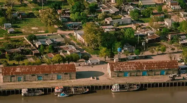 Bordet anunció la ampliación del crédito para terminar el camino a Puerto Ruiz