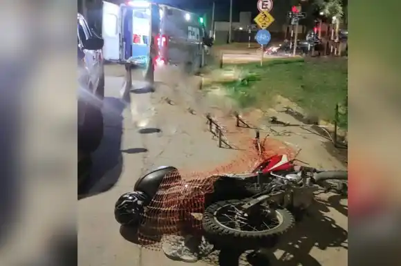 Accidente fatal: un motociclista murió tras caer de la moto y ser embestido por un camión en San Francisco