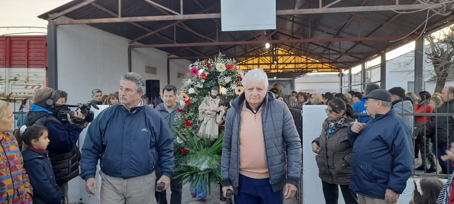 Tal como ocurre cada año, un gran número de devotos veneran al patrono del pan y el trabajo.