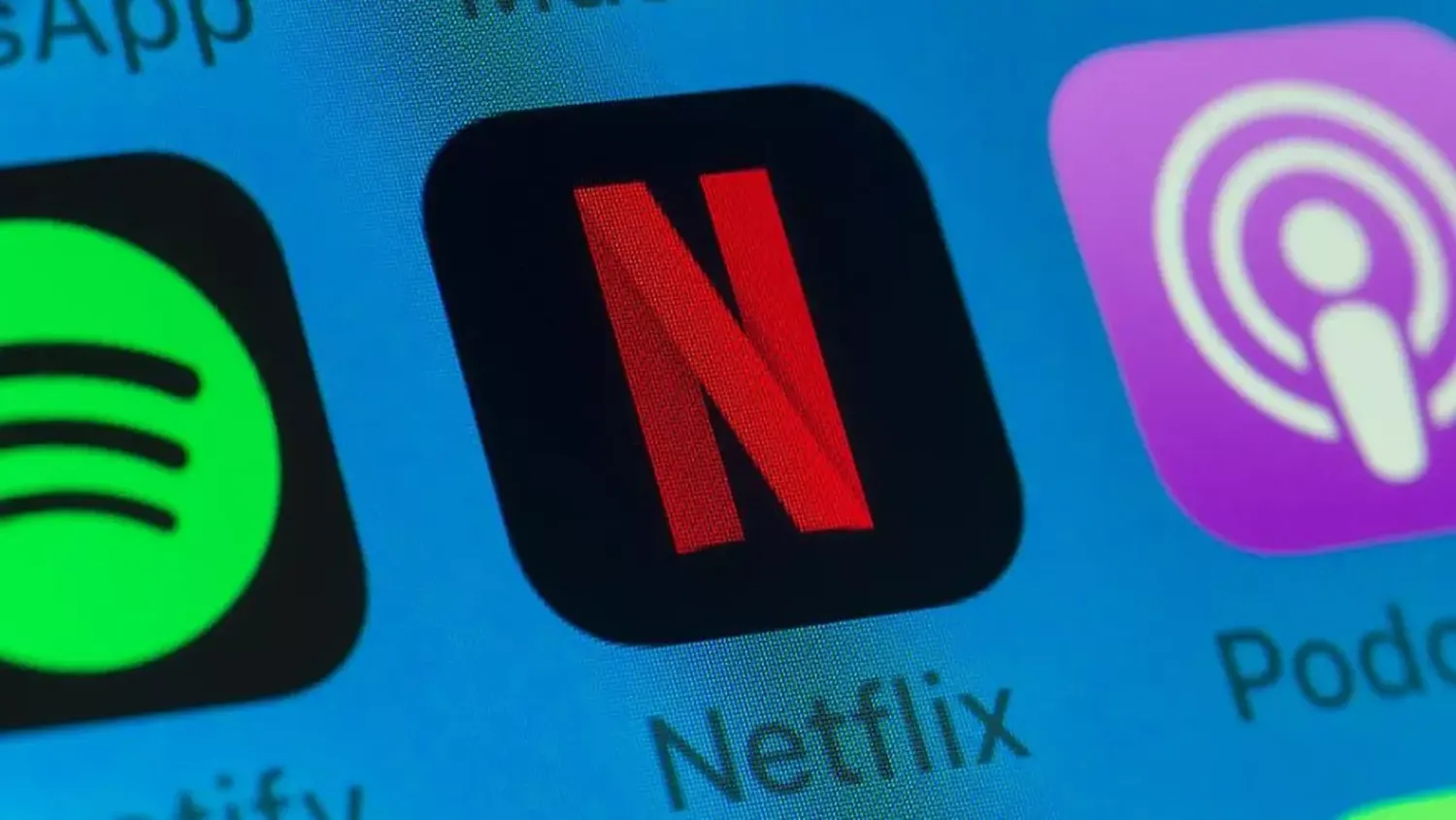 Baja del Impuesto País: qué pasa con servicios digitales como Netflix y Spotify