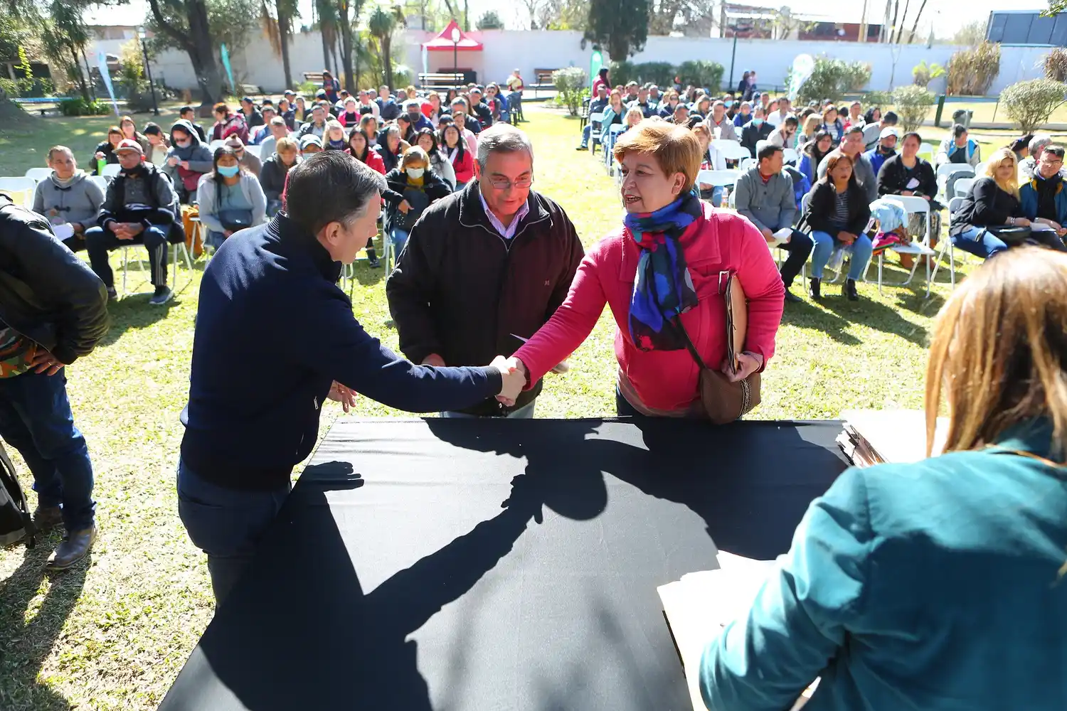 Esteban Echeverría: Gray participó de la firma de 234 escrituras 