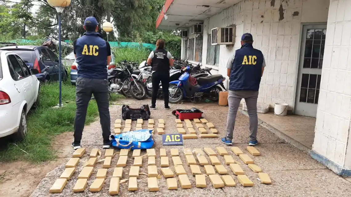 Secuestran 70 kilos de marihuana y detienen a dos narcotraficantes