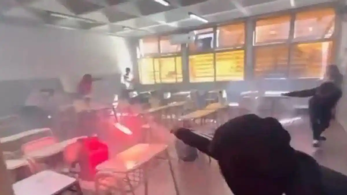Preocupación en Catamarca: estudiantes encendieron bengalas dentro de un aula y el video se volvió viral