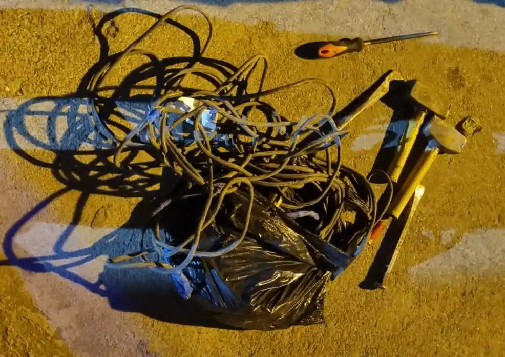 Herramientas, cables, medidores y una bomba de agua robados: los resultados de cuatro procedimientos