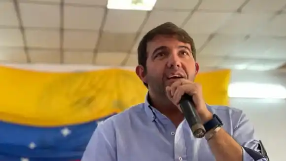 AD se depura: expulsa a Carlos Prosperi y lo cambia por Piero Maroun (+Tramoya)