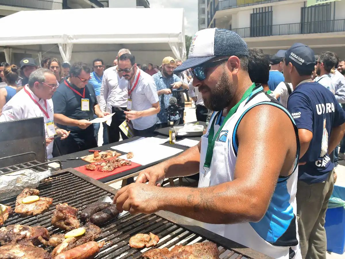 Los obreros de un viaducto ganaron el premio al mejor asado de obra  