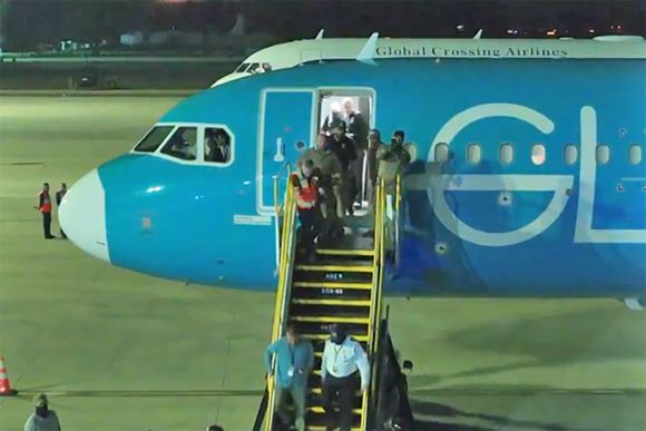 El Salvador recibe tres aviones Airbus A320 con venezolanos deportados desde EE.UU.