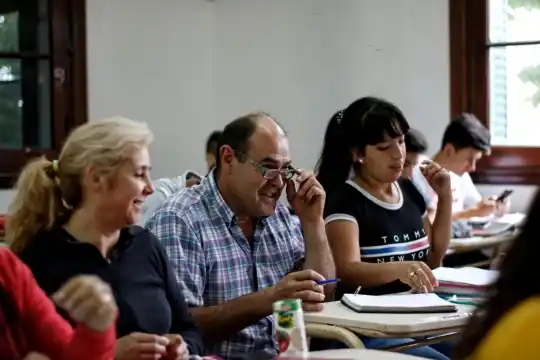 Provincia aspira a ampliar a un millón la matrícula en educación para adultos