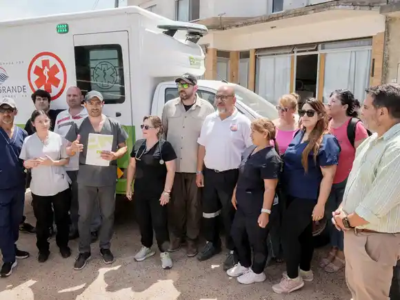 Salud entregó una ambulancia 4x4 de mediana complejidad al hospital de Villa Paranacito