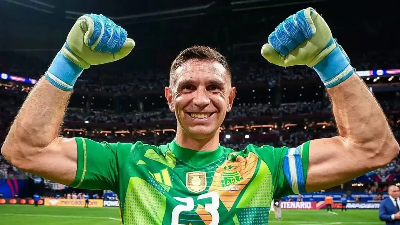 “Dibu” Martínez no podrá participar en París 2024 por decisión de Aston Villa