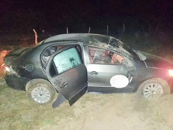 Asaltaron a un remisero, le robaron el auto y lo volcaron