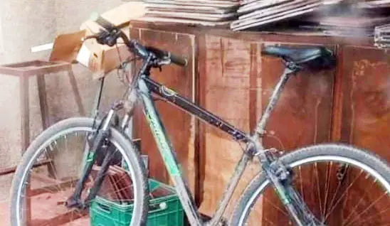 Con un arma sustrajo una bicicleta