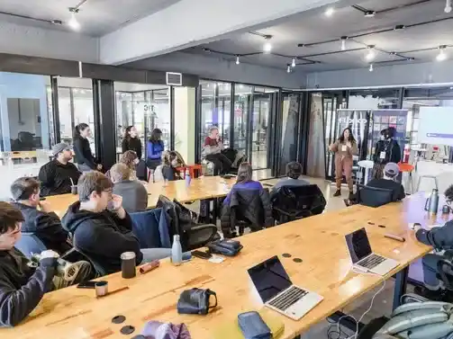 El Municipio lanzó una capacitación para crear anuncios con Inteligencia Artificial