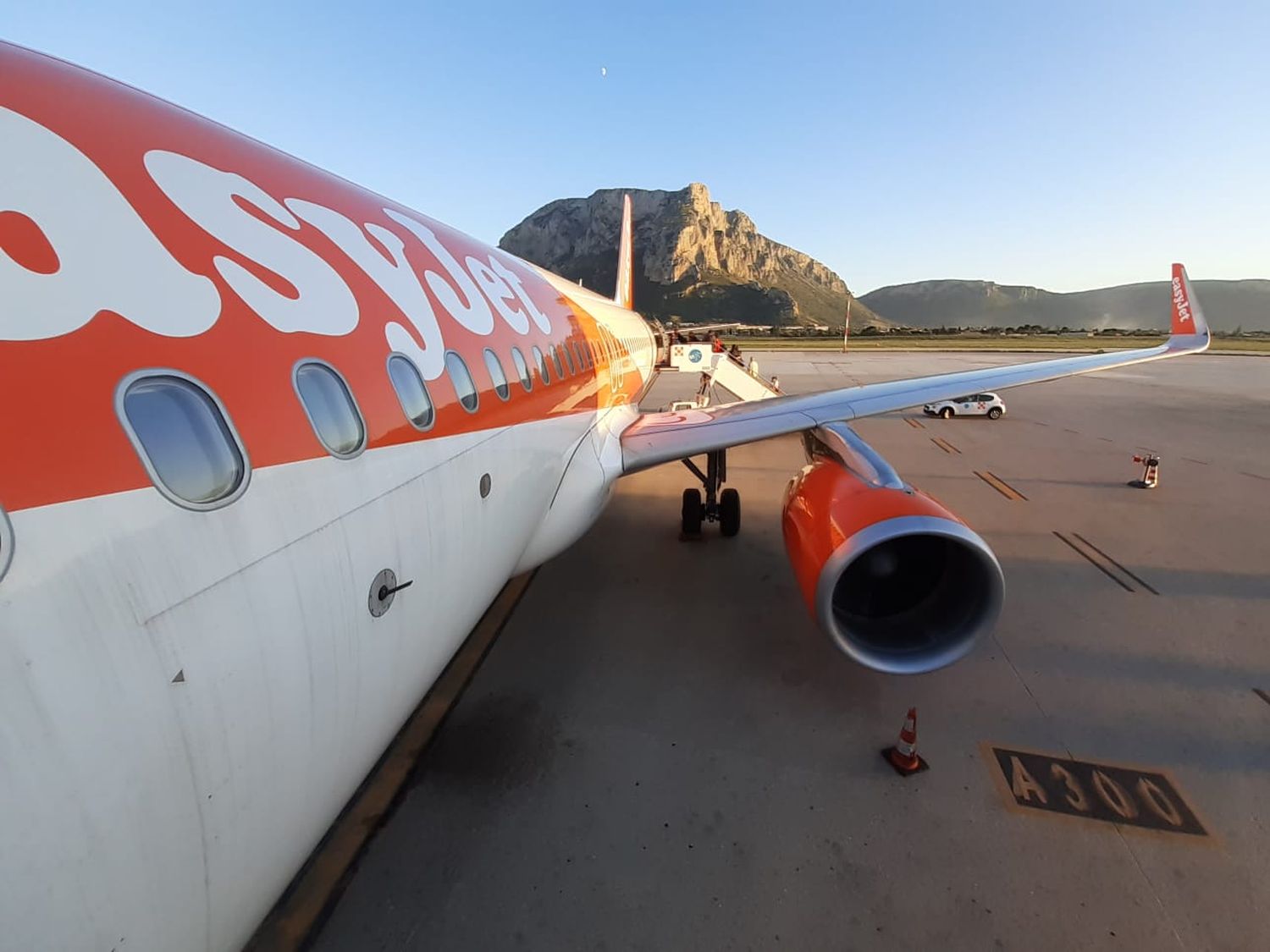 Easyjet busca reclutar tripulantes de cabina de pasajeros mayores de 45 años