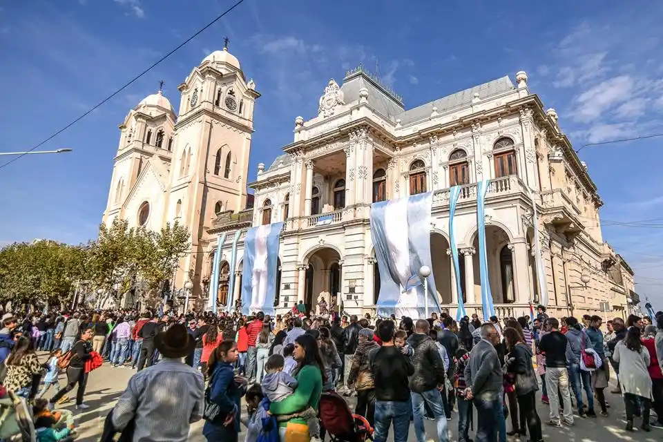 Medio millar de chicos prometió lealtad a nuestro mayor símbolo como nación