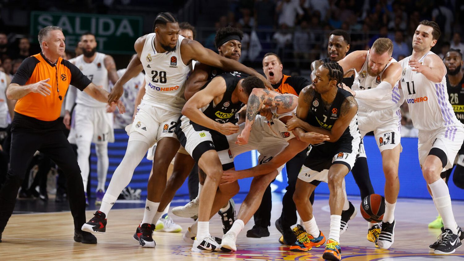 Escándalo en el básquet de Europa: se desató una batalla campal entre jugadores del Real Madrid y el Partizán