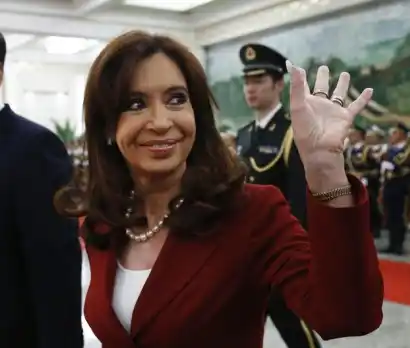 Las bromas de Cristina en China: "La Cámpola, el aloz y el petlóleo"