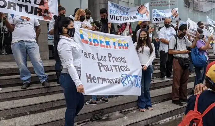 ¡QUE LOS ESCUCHE KARIM KHAN! Víctimas de violación de DD.HH. protestan frente a la sede del PNUD