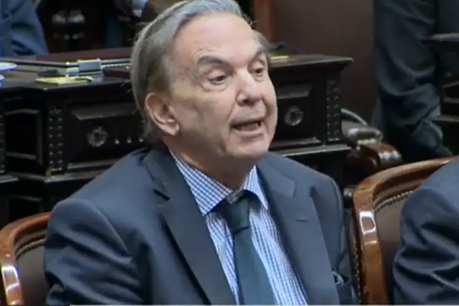"La mirada de Sturzenegger atrasa 200 años", afirmó el Diputado.