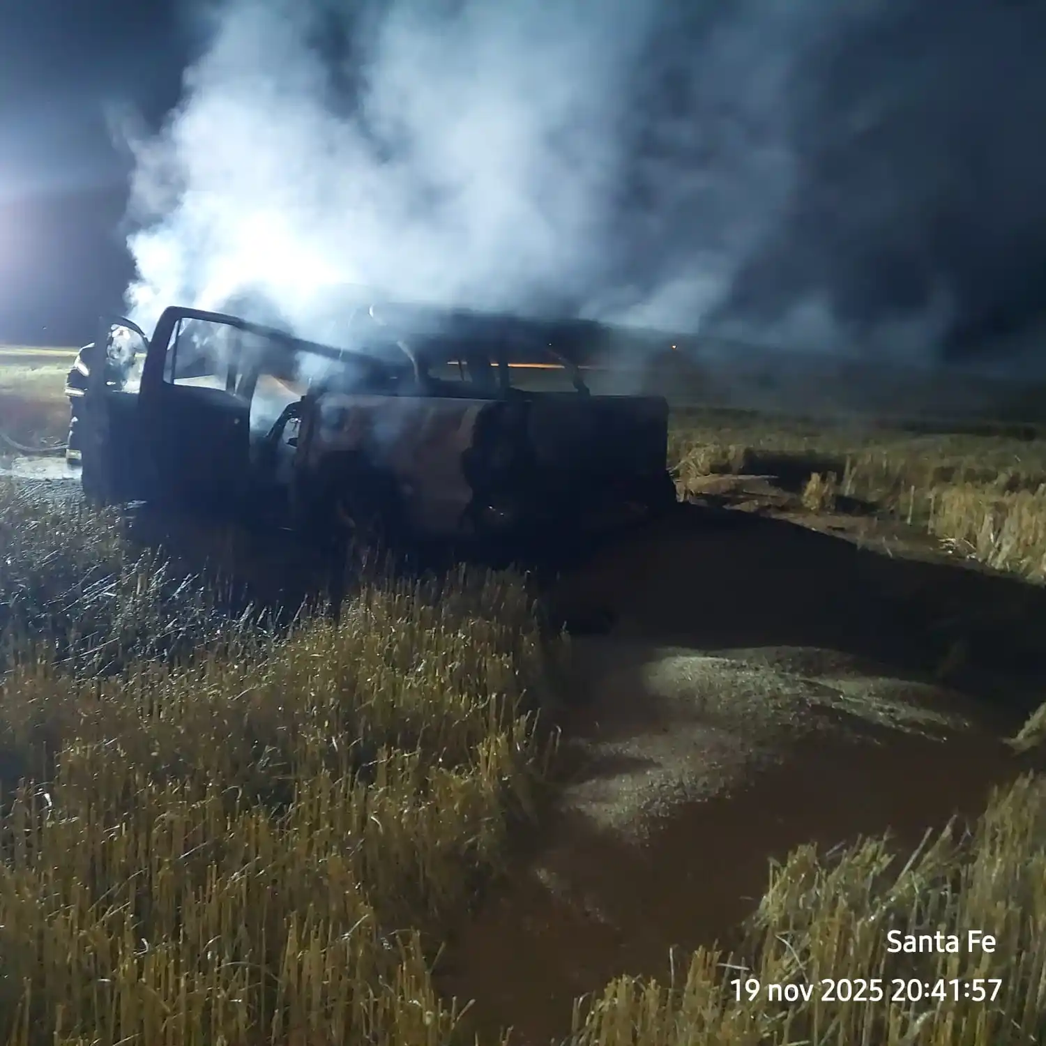 incendio camioneta campo los sembrados san vicente bomberos noche - 3