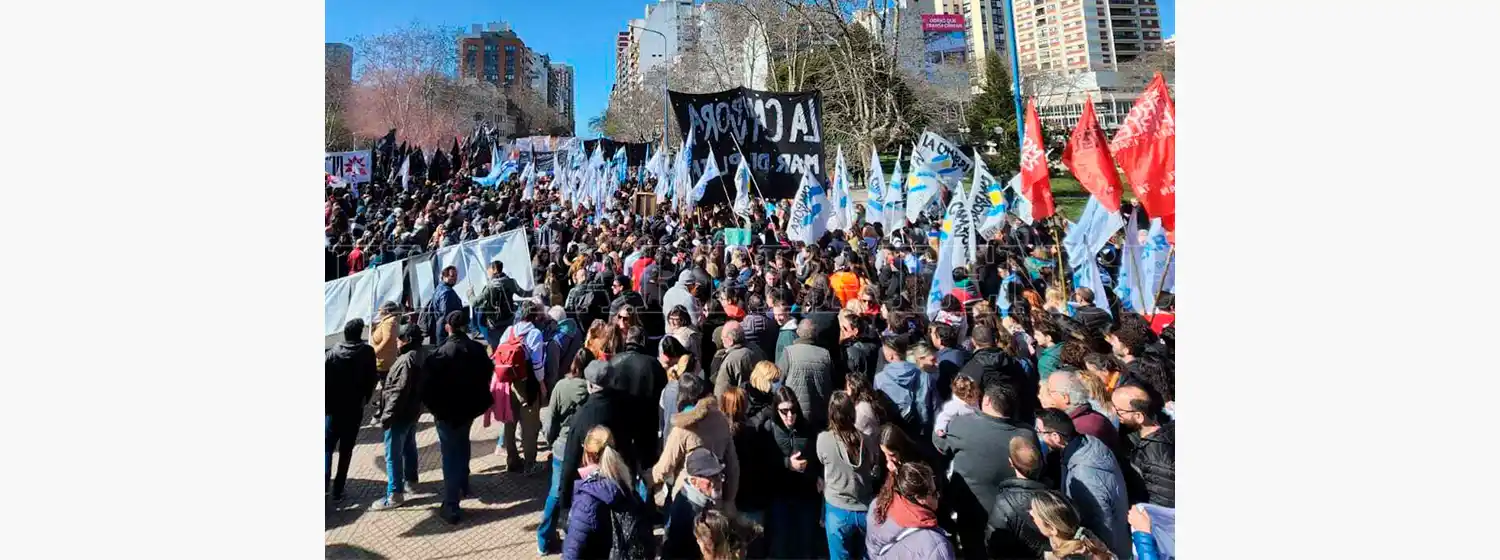 Video: masiva movilización en Mar del Plata por el atentado contra la Vicepresidenta