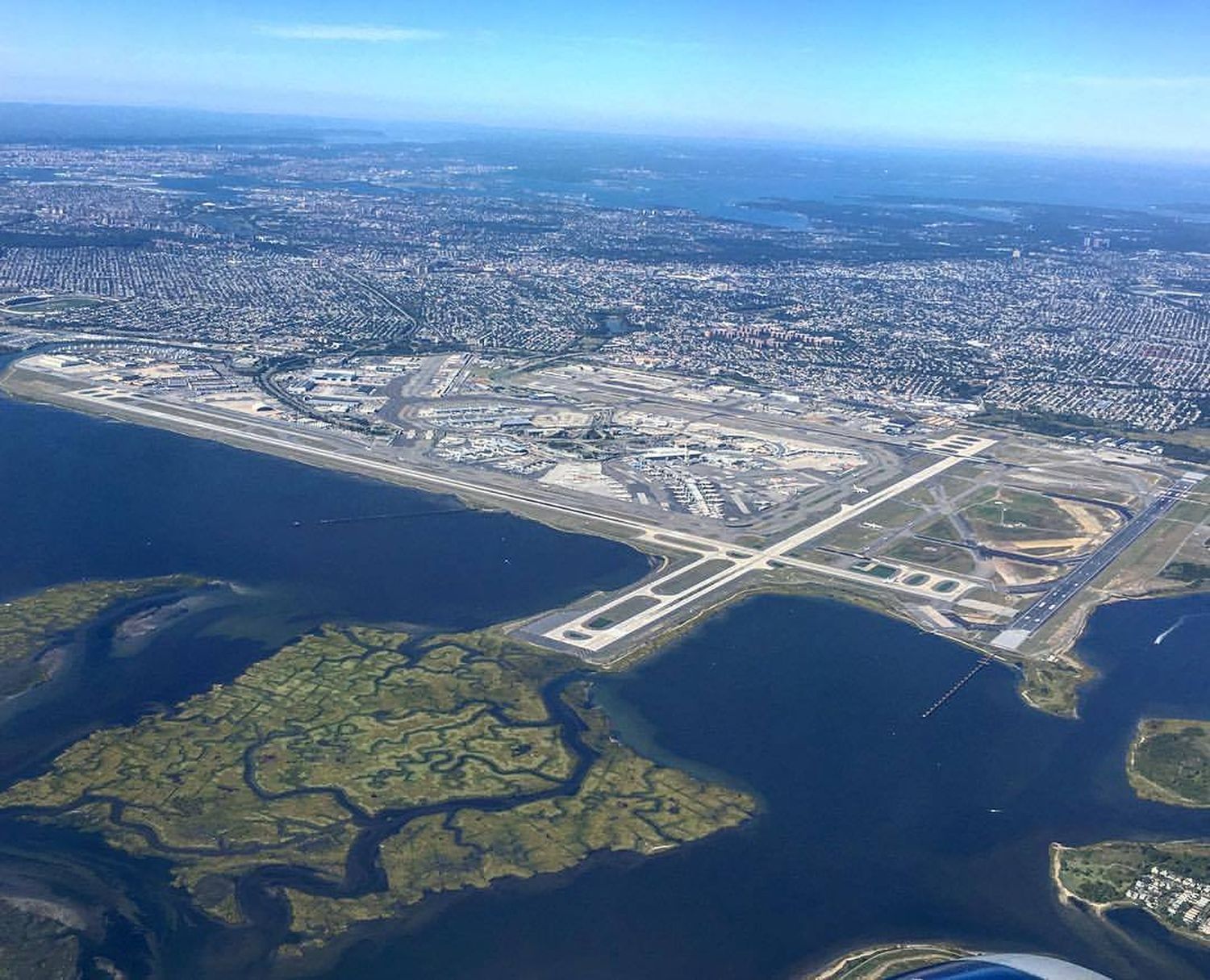 Incidente en Nueva York- JFK: Pilotos de American Airlines se negaron a declarar; las grabadoras de voz, sin datos