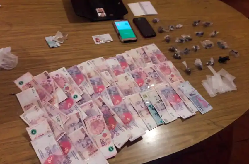 Secuestraron drogas y detuvieron a dos personas en un allanamiento en Granadero Baigorria