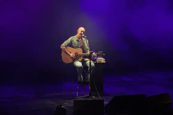 Abel Pintos presenta su nuevo EP en el Teatro Tronador BNA de Mar del Plata