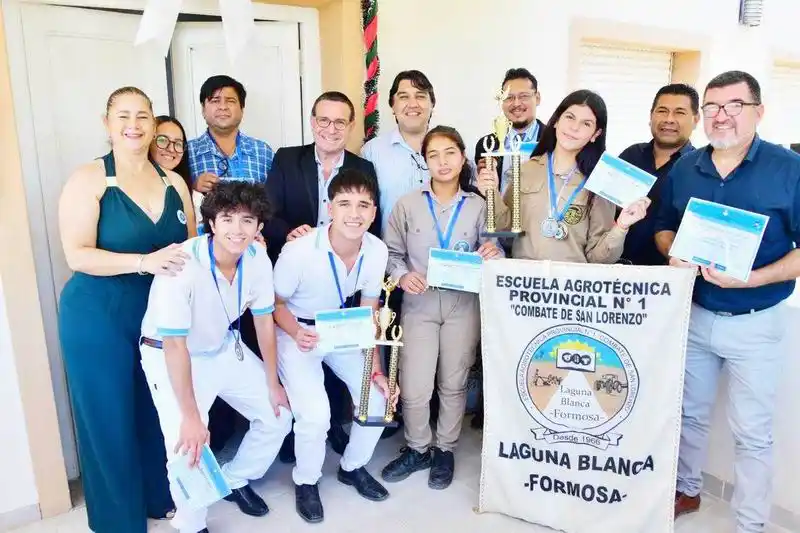 Feria de Ciencias: Educación premió a alumnos 
por trabajos presentados en la instancia nacional