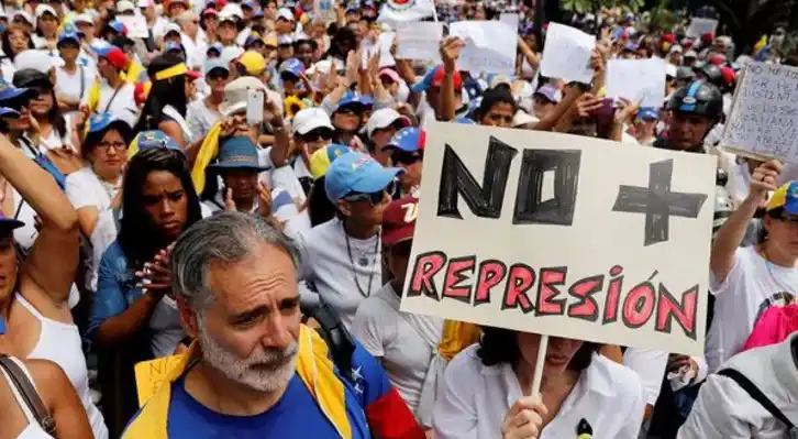 Venezuela: El 78% cree que Maduro debe renunciar para superar la crisis